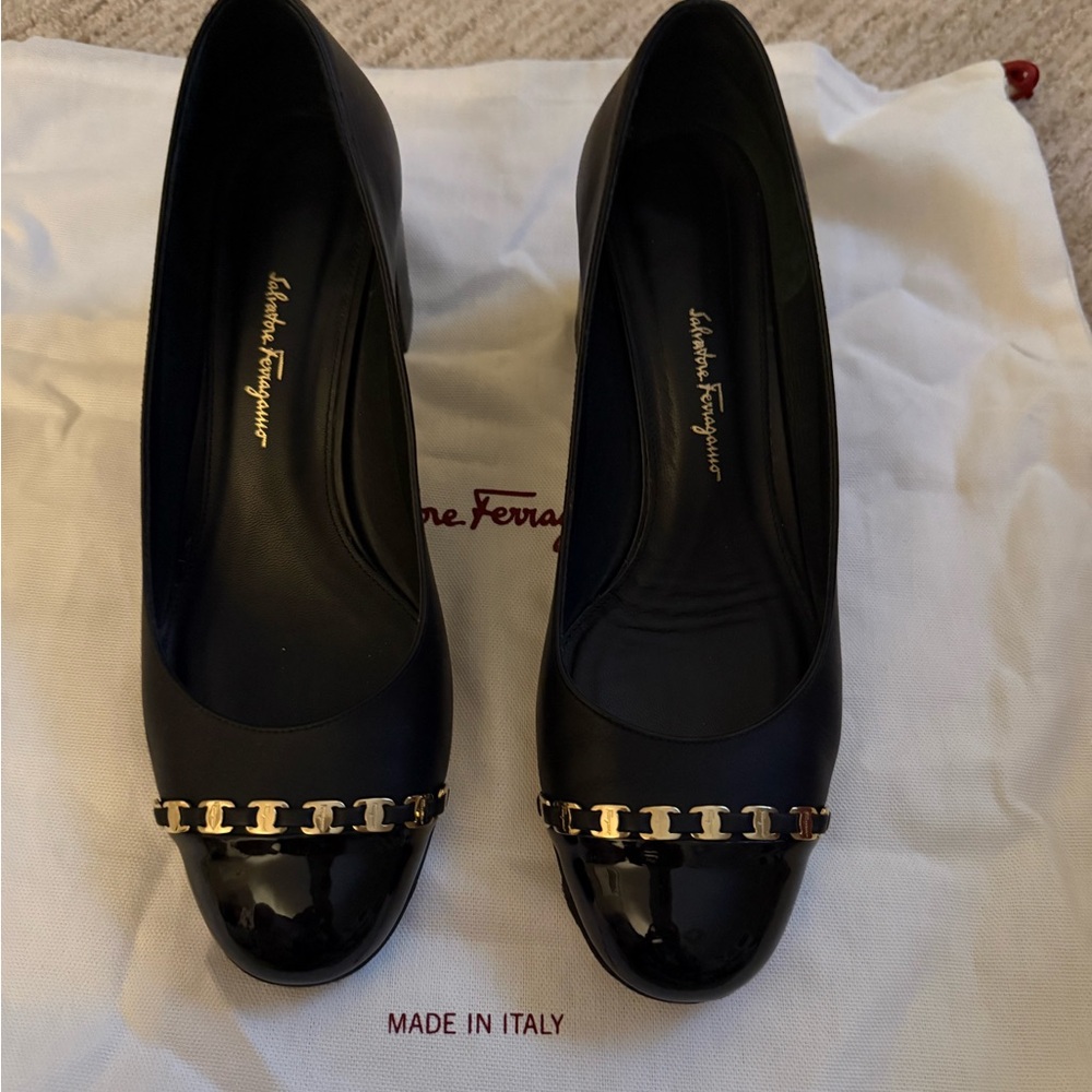 Salvatore Ferragamo Black Leather Pumps AVELLA